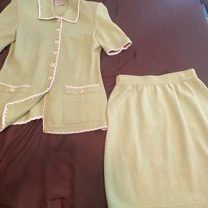 This set comes together. Great quality.